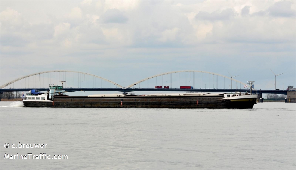 binnenvaart UNDINE 4